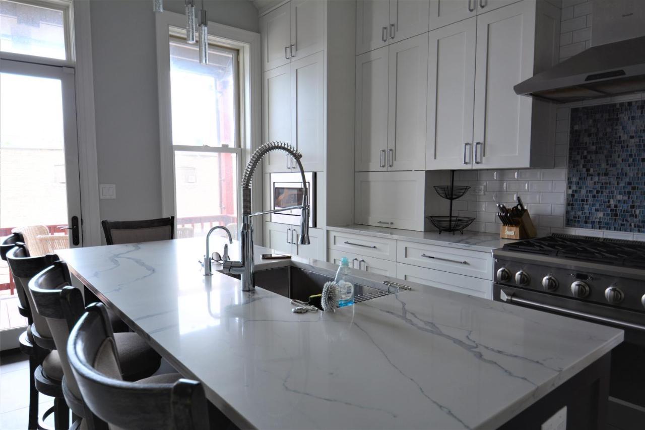 Penthouse Level, Stunning Wrigley Stay Chicago Exterior photo